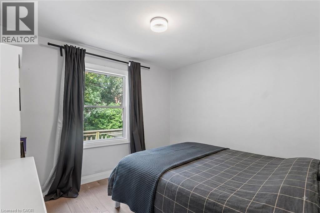 197 Crockett Street, Hamilton, ON - Indoor Photo Showing Bedroom