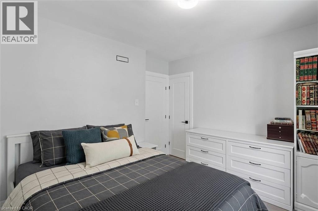 197 Crockett Street, Hamilton, ON - Indoor Photo Showing Bedroom