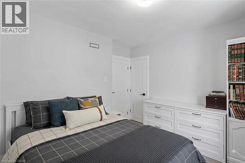 197 Crockett Street, Hamilton, ON - Indoor Photo Showing Bedroom
