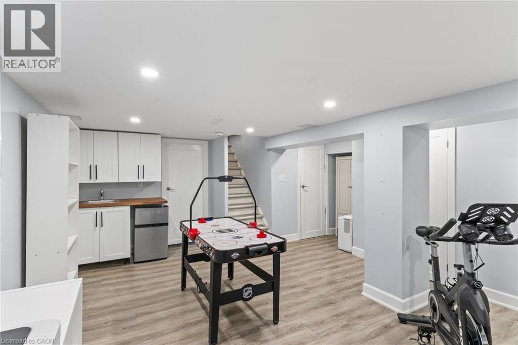 197 Crockett Street, Hamilton, ON - Indoor Photo Showing Gym Room