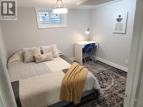 197 Crockett Street, Hamilton, ON - Indoor Photo Showing Bedroom