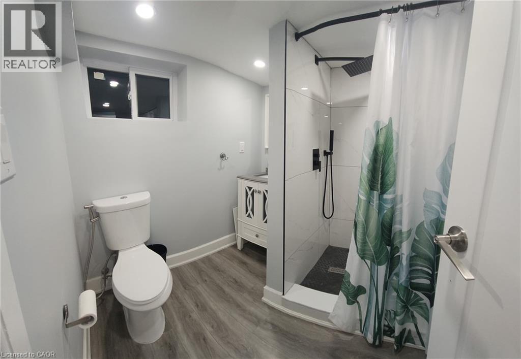 197 Crockett Street, Hamilton, ON - Indoor Photo Showing Bathroom