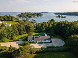 121 Victoria Street Chester, NS B0J 1J0