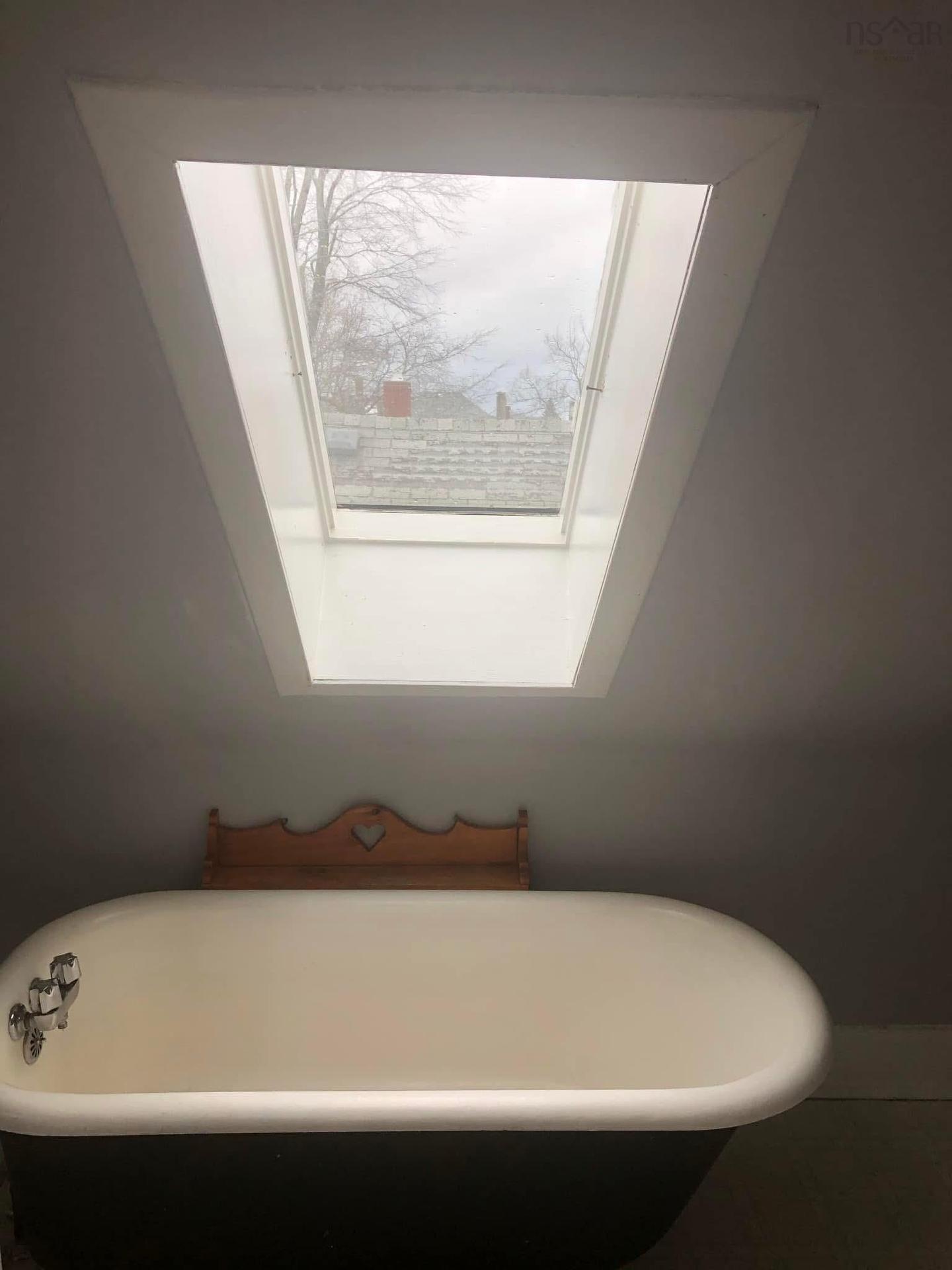 40 King Street, Truro, NS - Indoor Photo Showing Bathroom