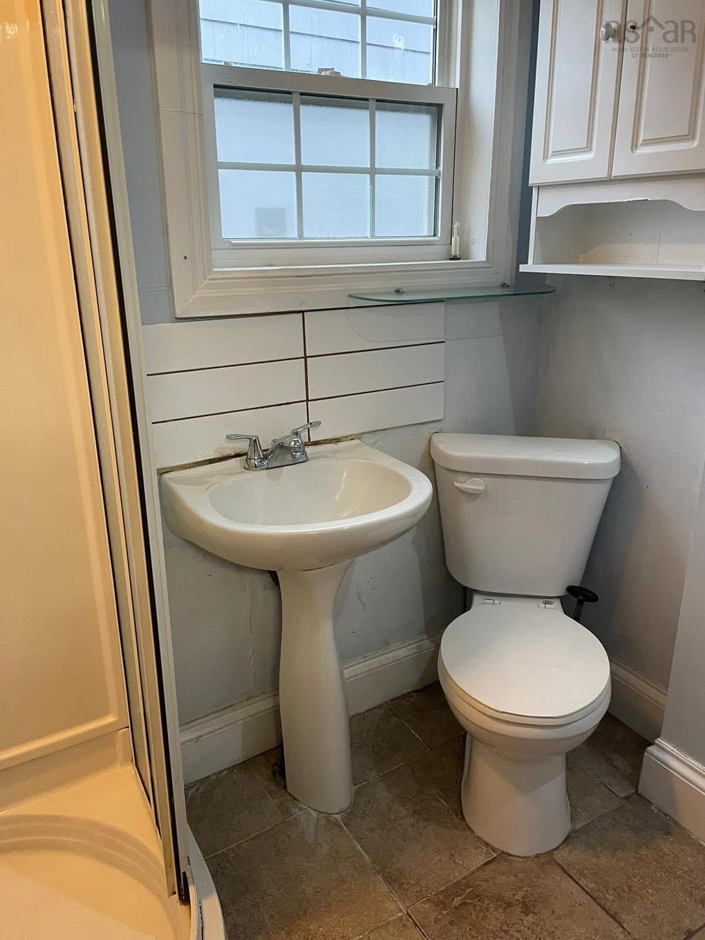 40 King Street, Truro, NS - Indoor Photo Showing Bathroom