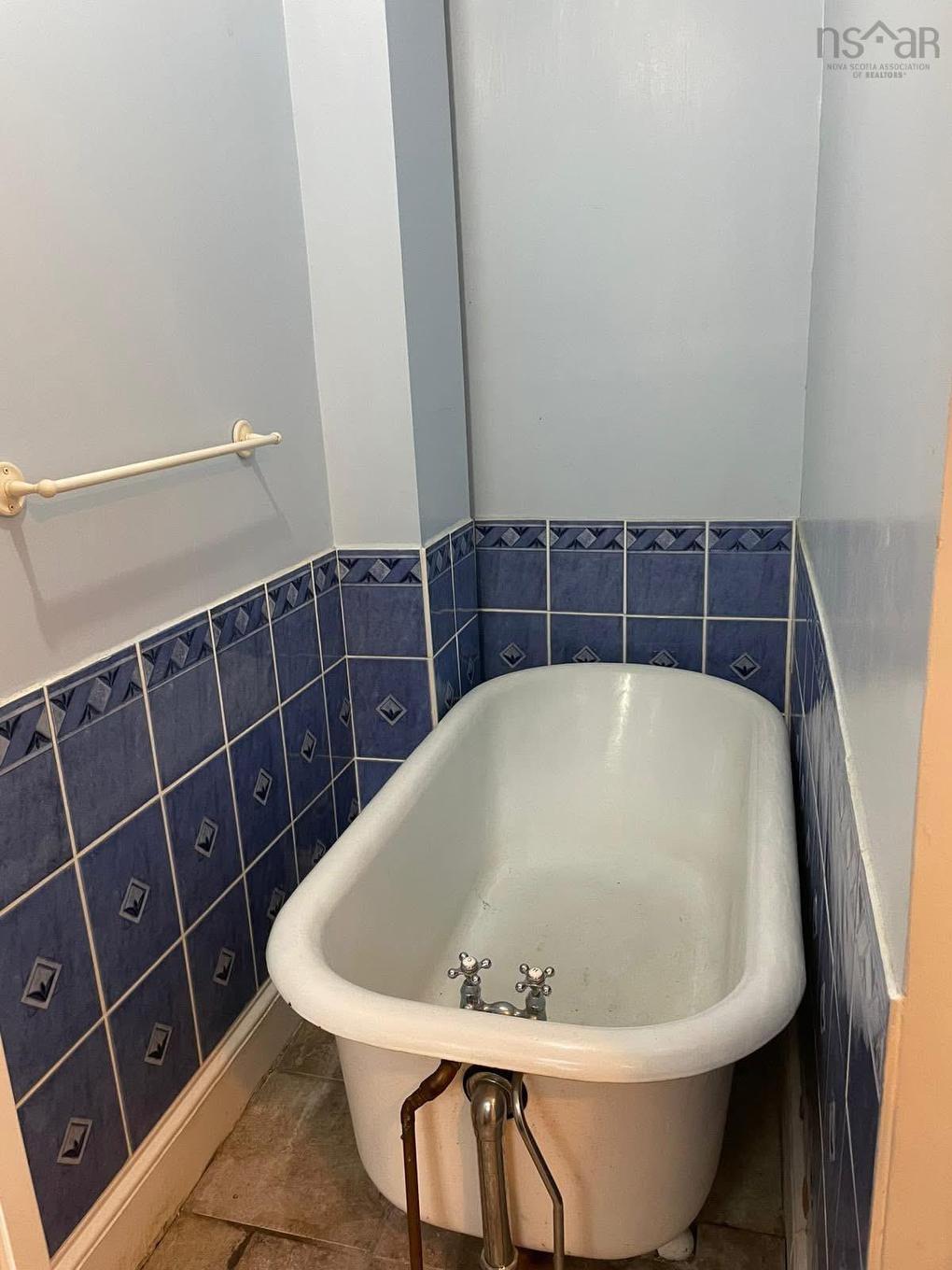 40 King Street, Truro, NS - Indoor Photo Showing Bathroom