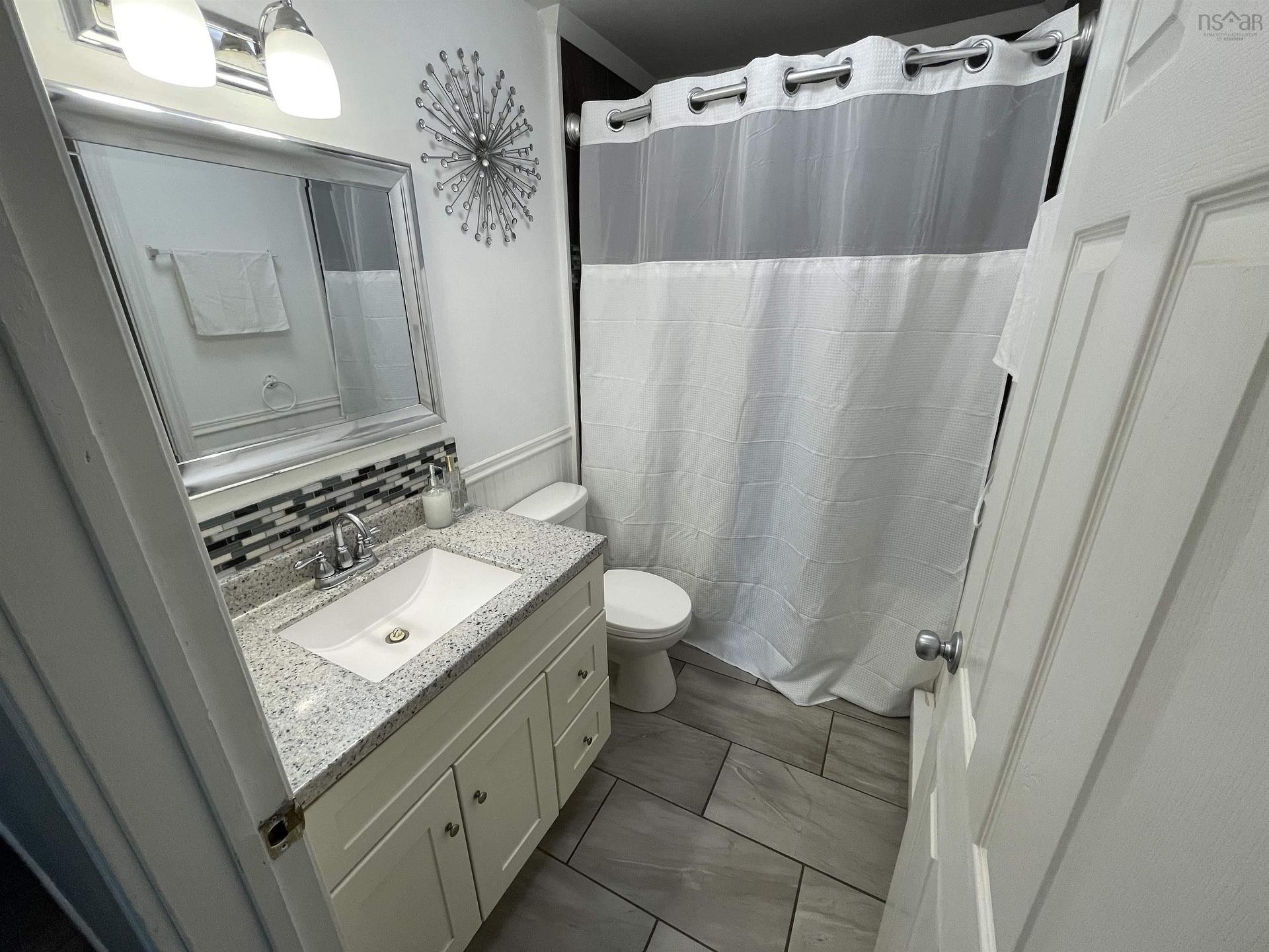 1231 289 Highway, Brookfield, NS - Indoor Photo Showing Bathroom