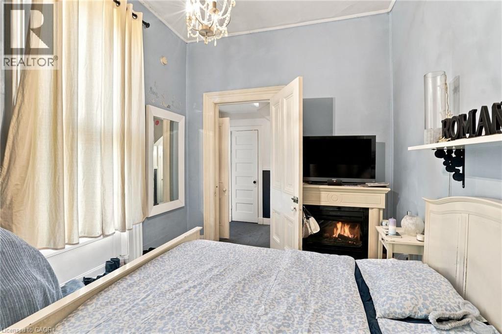 132 Emerald Street S, Hamilton, ON - Indoor Photo Showing Bedroom