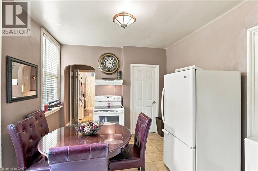 132 Emerald Street S, Hamilton, ON - Indoor Photo Showing Dining Room