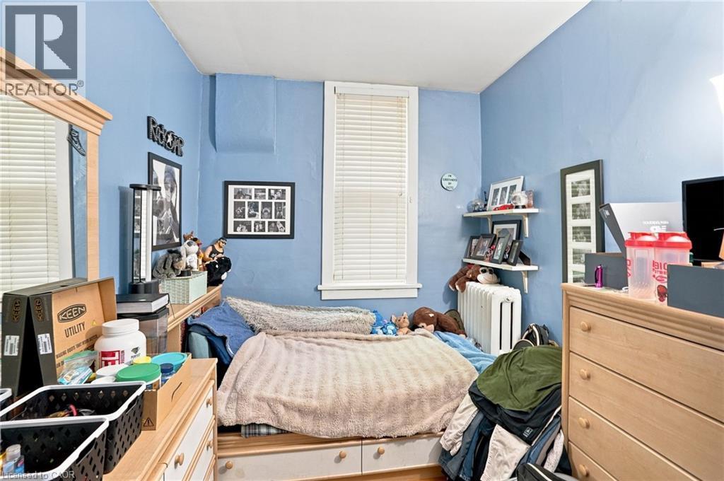 132 Emerald Street S, Hamilton, ON - Indoor Photo Showing Bedroom