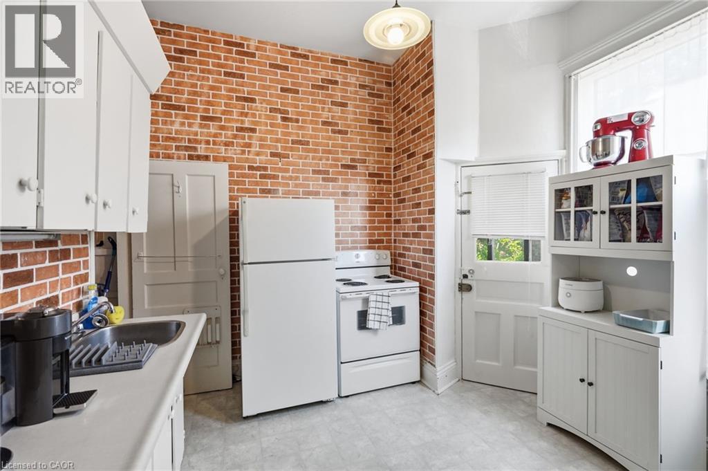 132 Emerald Street S, Hamilton, ON - Indoor Photo Showing Kitchen