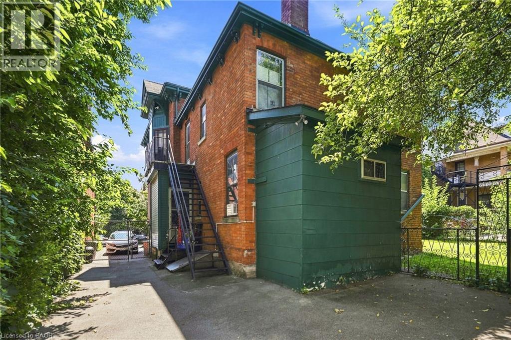 132 Emerald Street S, Hamilton, ON - Outdoor