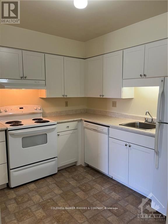 205 - 325 Centrum Boulevard, Ottawa, ON - Indoor Photo Showing Kitchen