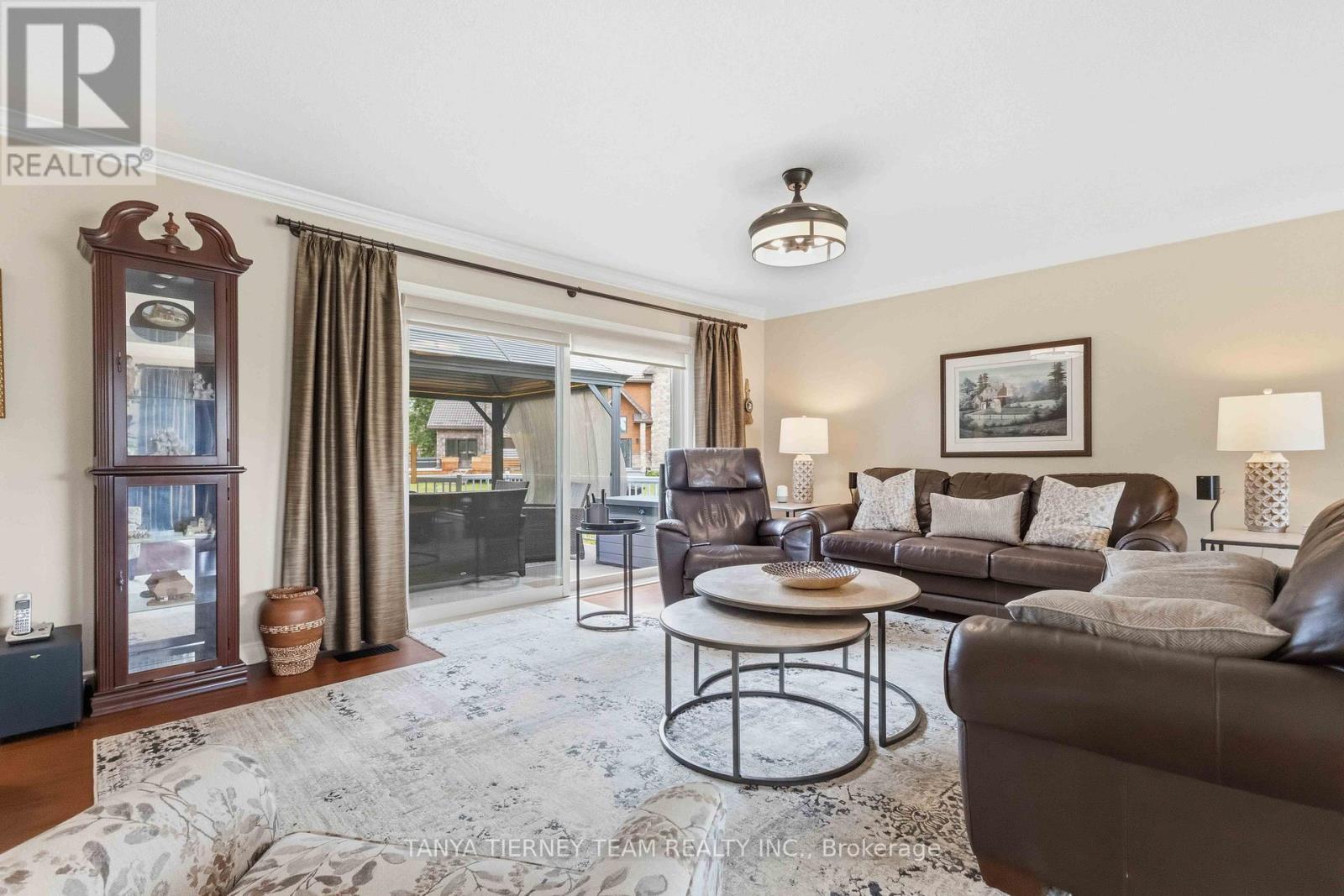 84 Turtle Path, Ramara, ON - Indoor Photo Showing Living Room