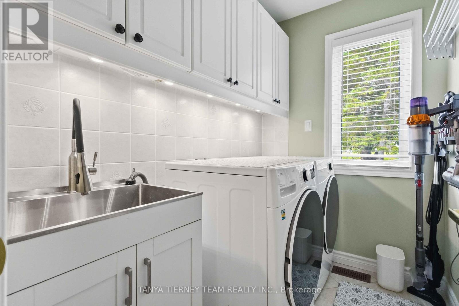 84 Turtle Path, Ramara, ON - Indoor Photo Showing Laundry Room