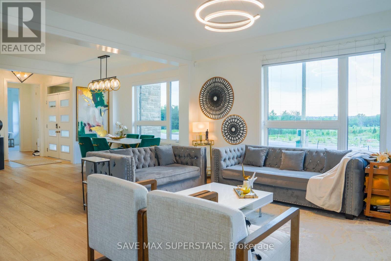 Upper - 2 Mcbride Trail, Barrie, ON - Indoor Photo Showing Living Room