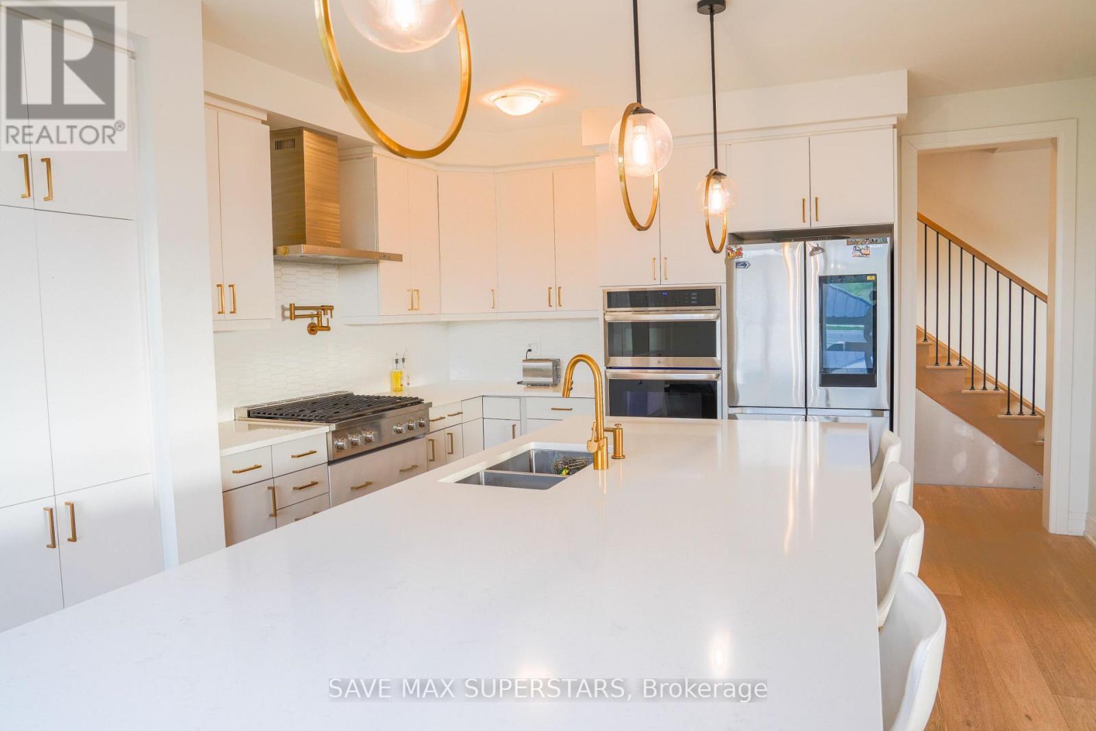 Upper - 2 Mcbride Trail, Barrie, ON - Indoor Photo Showing Kitchen With Stainless Steel Kitchen With Double Sink With Upgraded Kitchen