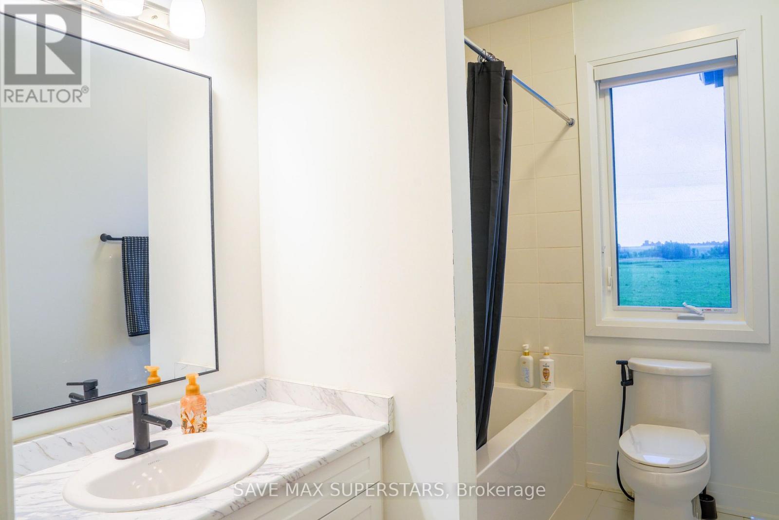 Upper - 2 Mcbride Trail, Barrie, ON - Indoor Photo Showing Bathroom