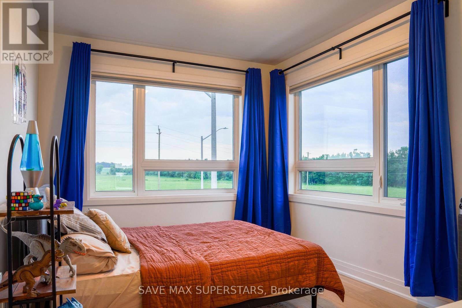 Upper - 2 Mcbride Trail, Barrie, ON - Indoor Photo Showing Bedroom