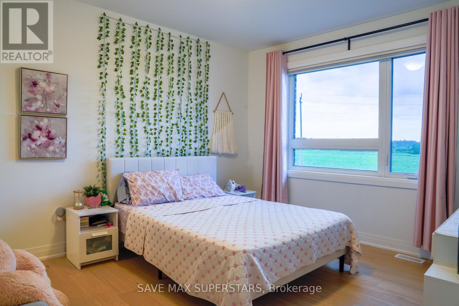 Upper - 2 Mcbride Trail, Barrie, ON - Indoor Photo Showing Bedroom