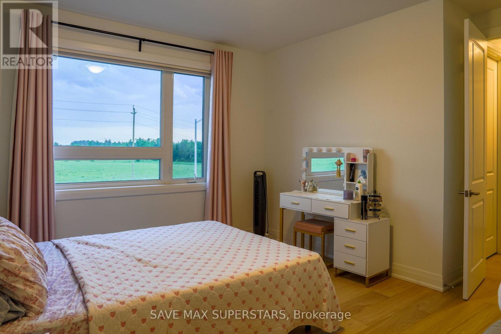 Upper - 2 Mcbride Trail, Barrie, ON - Indoor Photo Showing Bedroom
