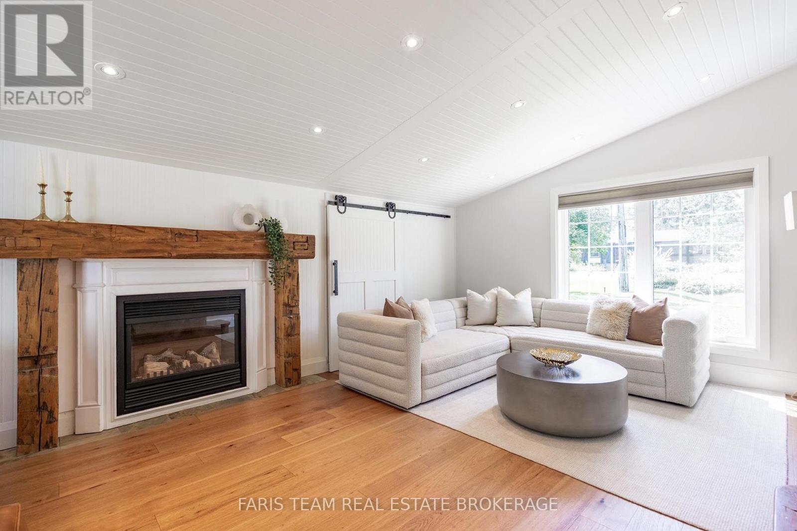 27 Poplar Crescent, Ramara, ON - Indoor Photo Showing Living Room With Fireplace
