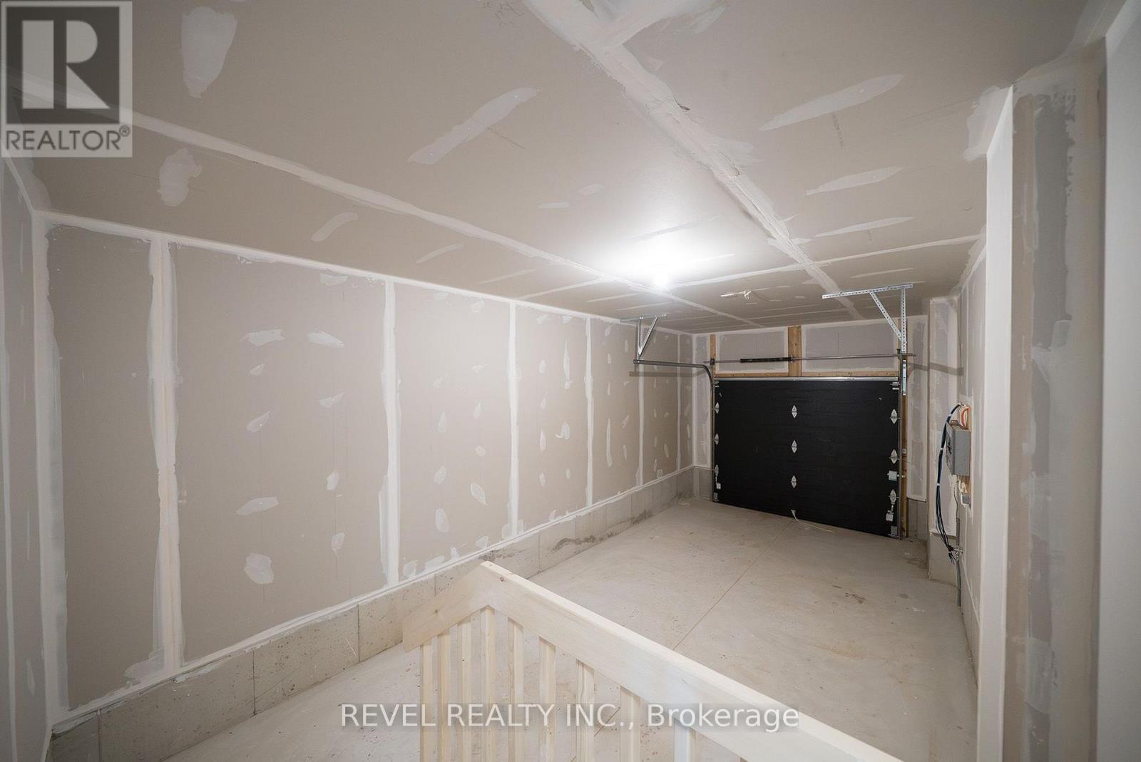 115 Mattingley Street, Brant, ON - Indoor Photo Showing Garage
