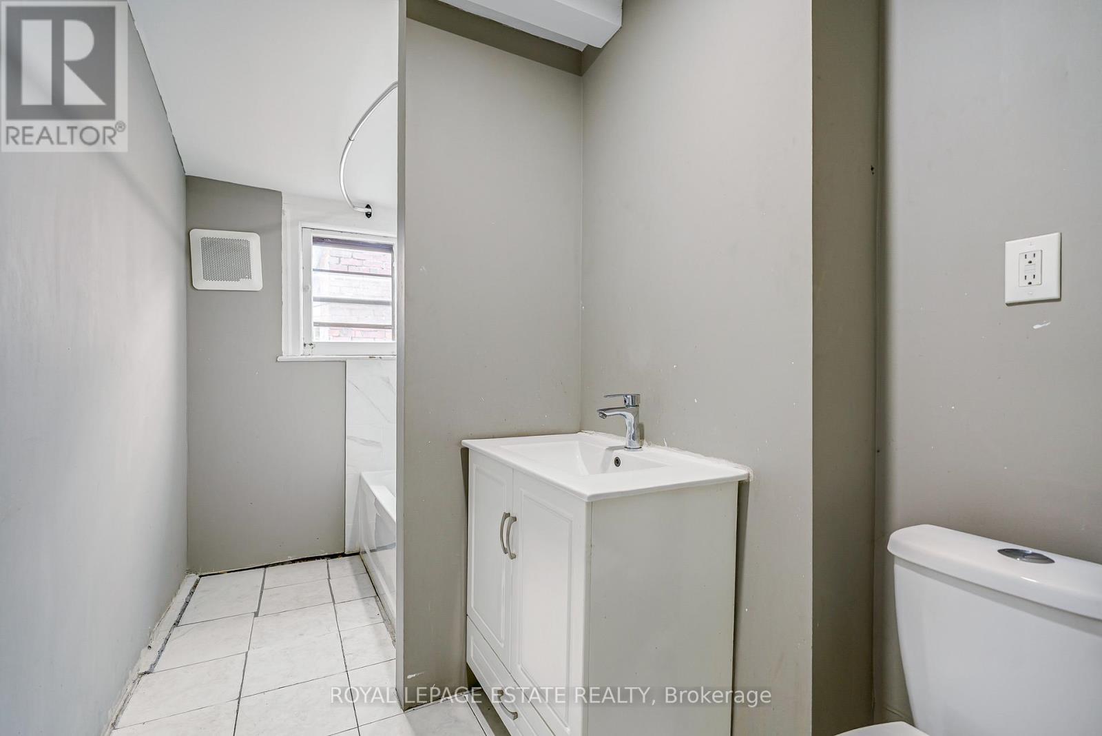 201 Christie Street, Toronto, ON - Indoor Photo Showing Bathroom
