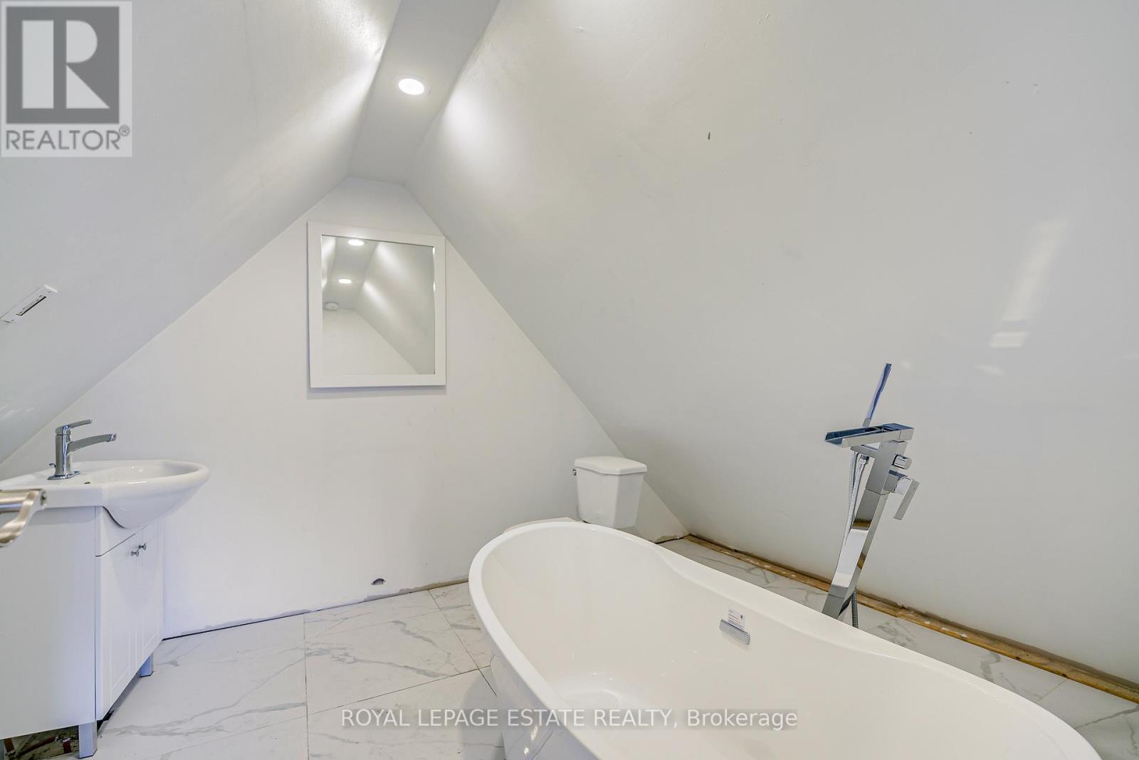 201 Christie Street, Toronto, ON - Indoor Photo Showing Bathroom
