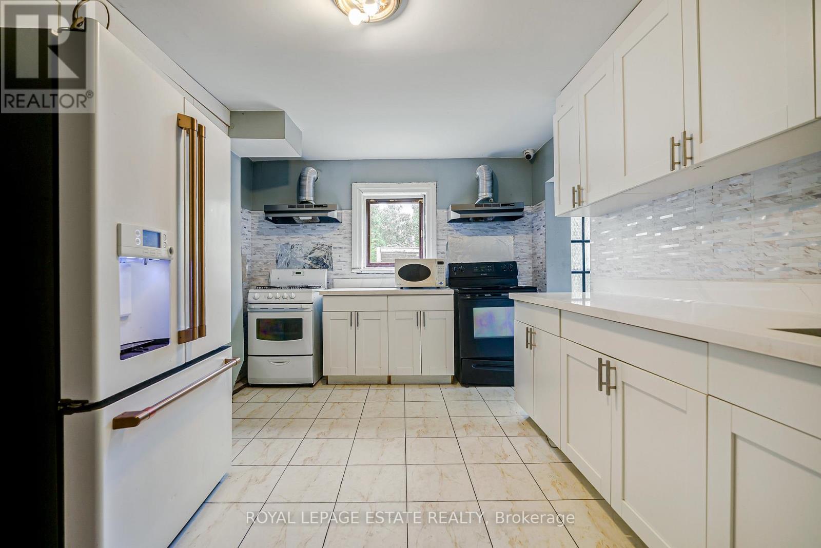 201 Christie Street, Toronto, ON - Indoor Photo Showing Kitchen
