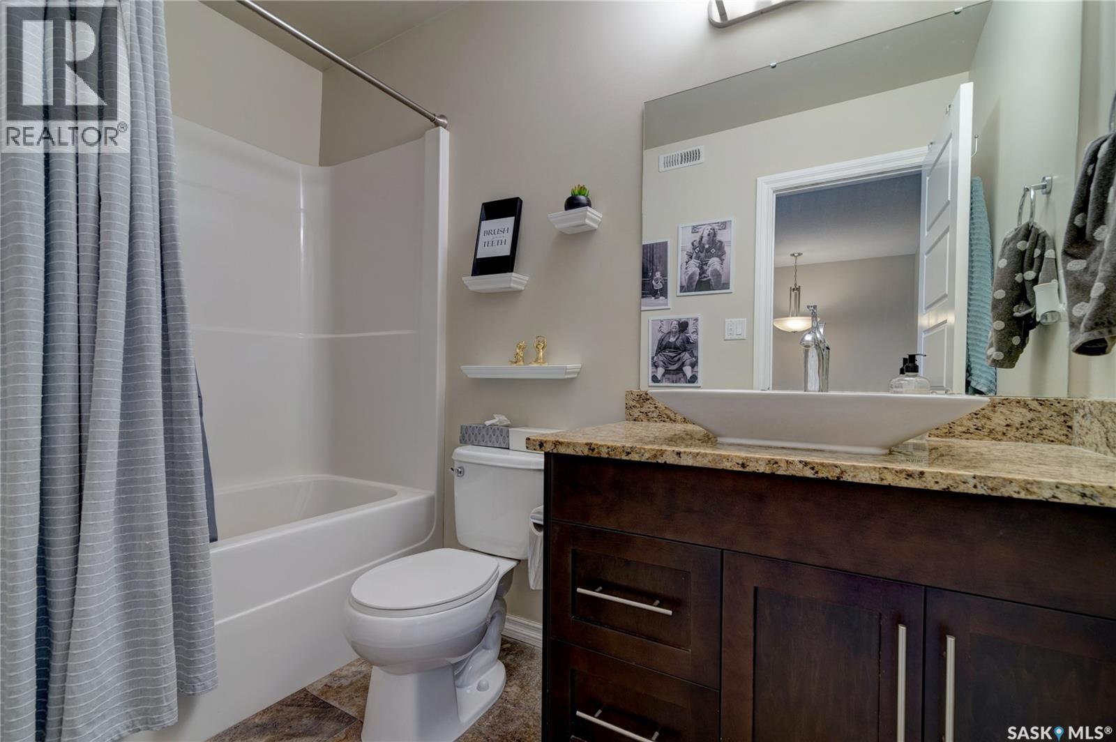 137 3229 Elgaard Drive, Regina, SK - Indoor Photo Showing Bathroom