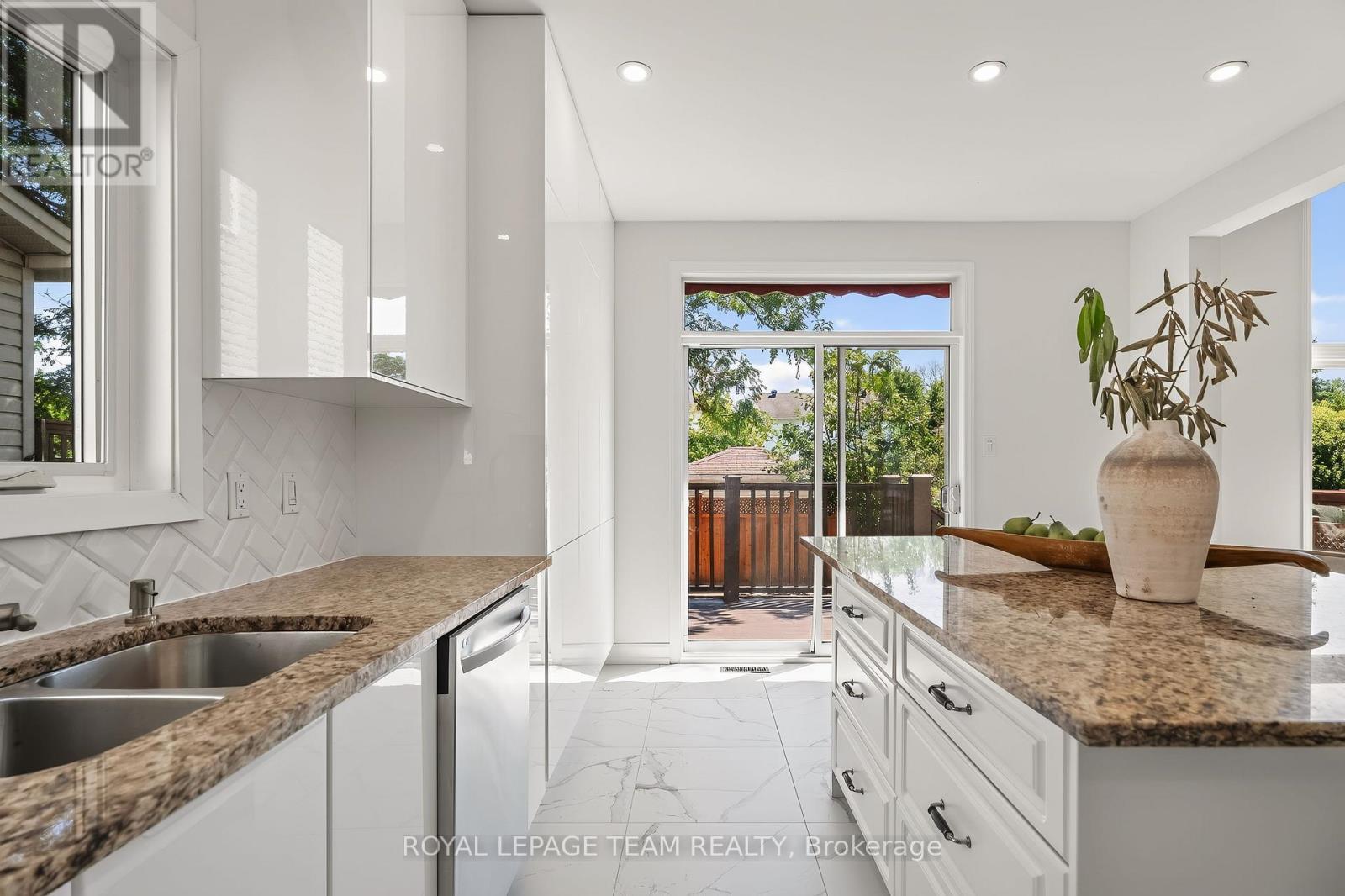 28 Borealis Crescent, Ottawa, ON - Indoor Photo Showing Kitchen With Double Sink