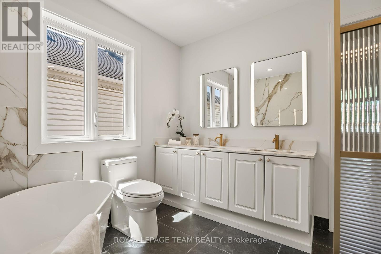 28 Borealis Crescent, Ottawa, ON - Indoor Photo Showing Bathroom