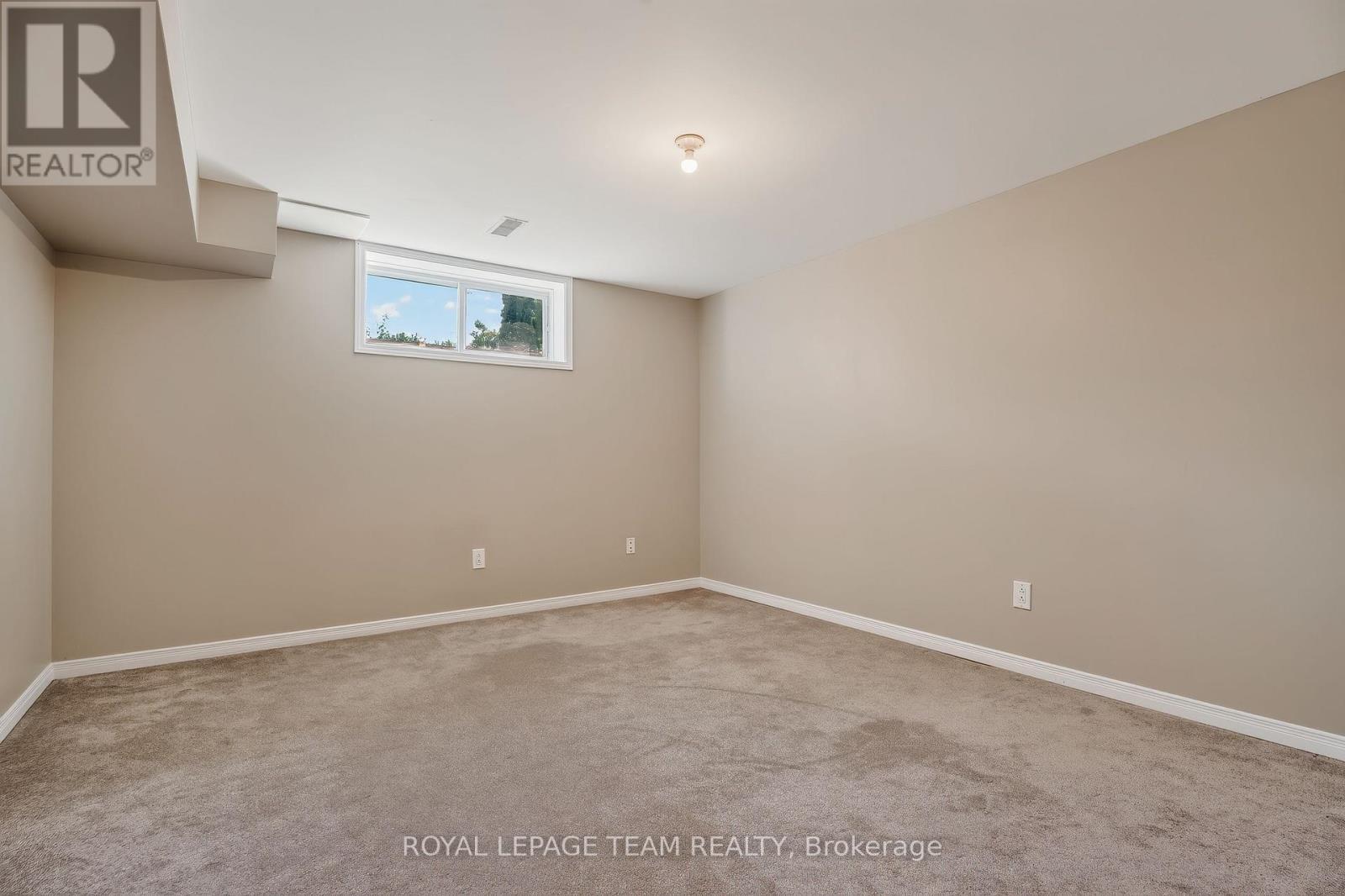 28 Borealis Crescent, Ottawa, ON - Indoor Photo Showing Other Room