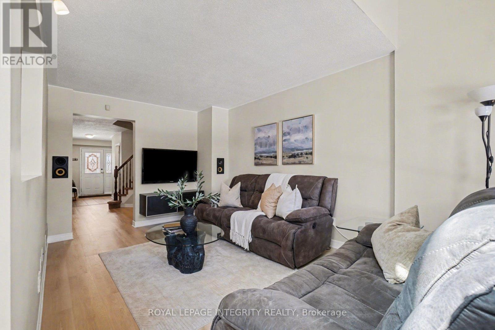 52 Blackdome Crescent, Ottawa, ON - Indoor Photo Showing Living Room