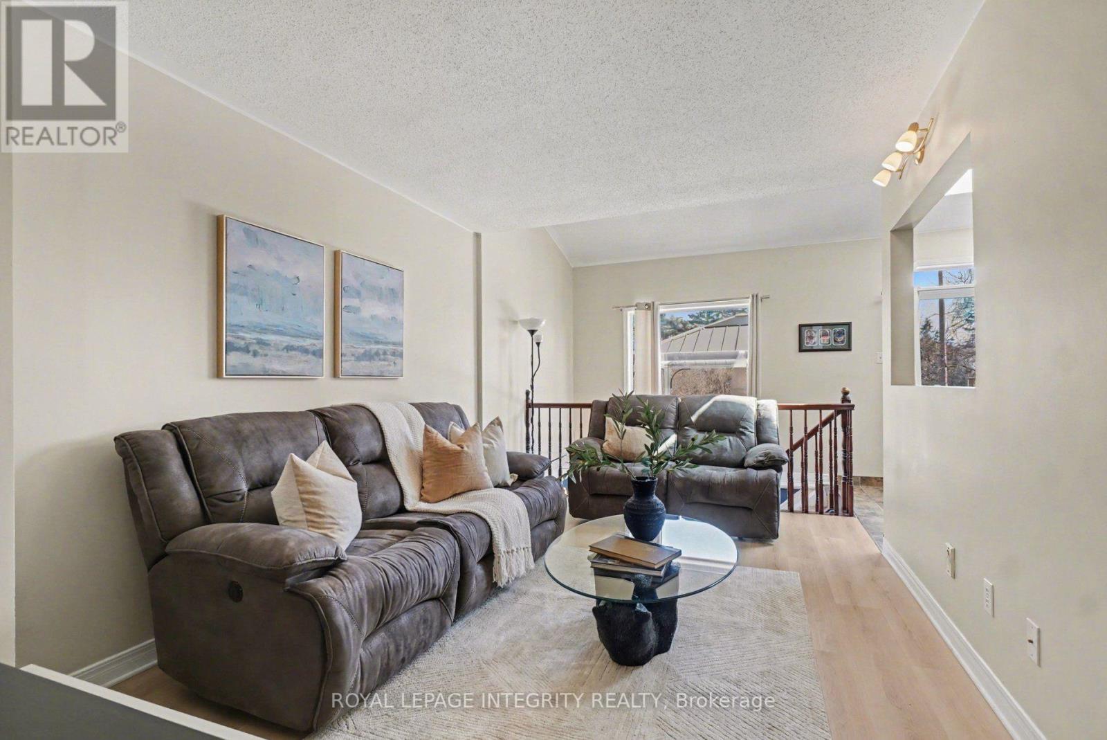 52 Blackdome Crescent, Ottawa, ON - Indoor Photo Showing Living Room