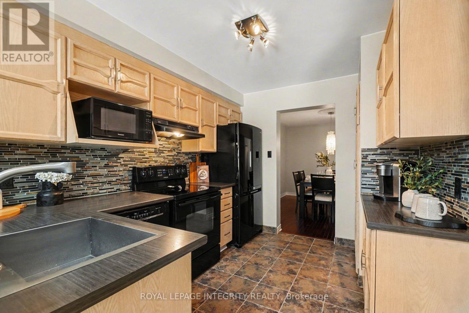 52 Blackdome Crescent, Ottawa, ON - Indoor Photo Showing Kitchen