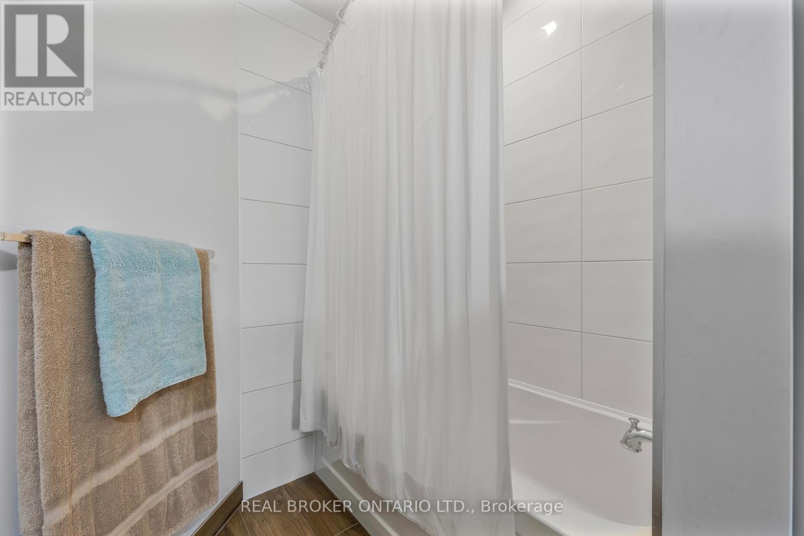 1 Mckowen Road, Mckellar, ON - Indoor Photo Showing Bathroom