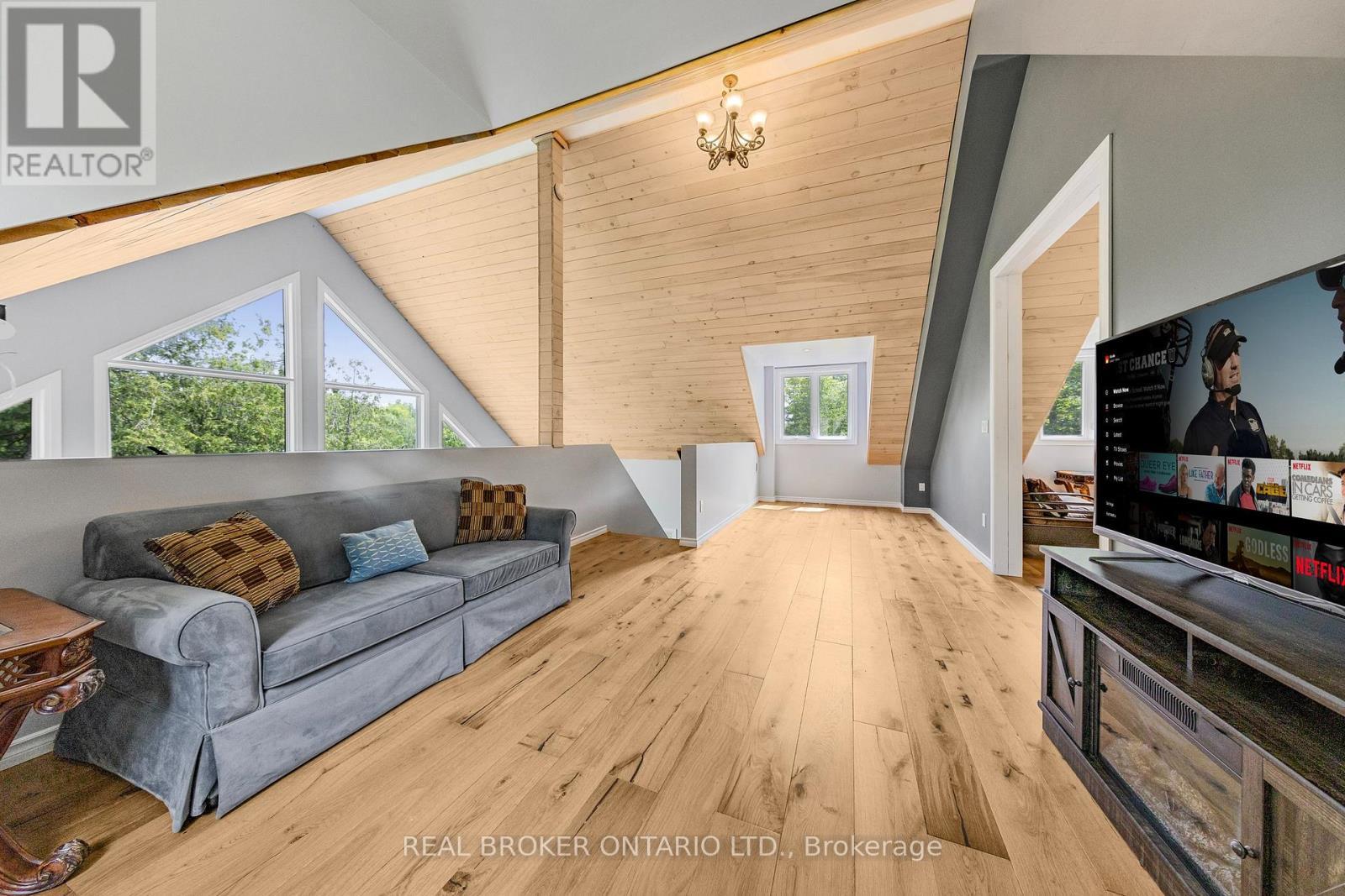 1 Mckowen Road, Mckellar, ON - Indoor Photo Showing Living Room