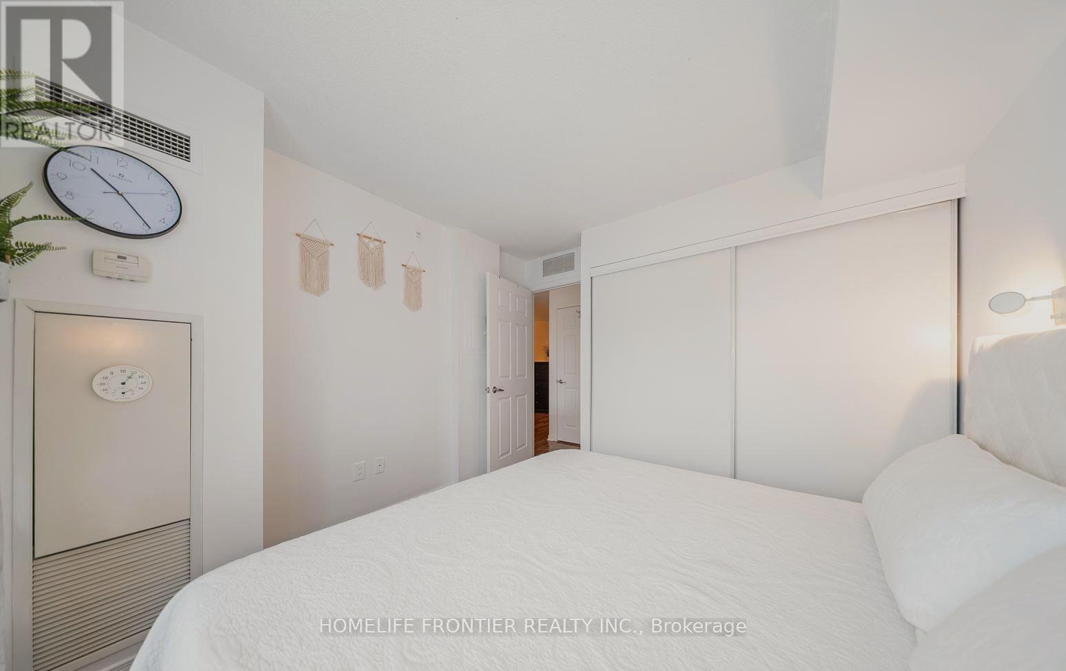 716 - 18 Valley Woods Road, Toronto, ON - Indoor Photo Showing Bedroom
