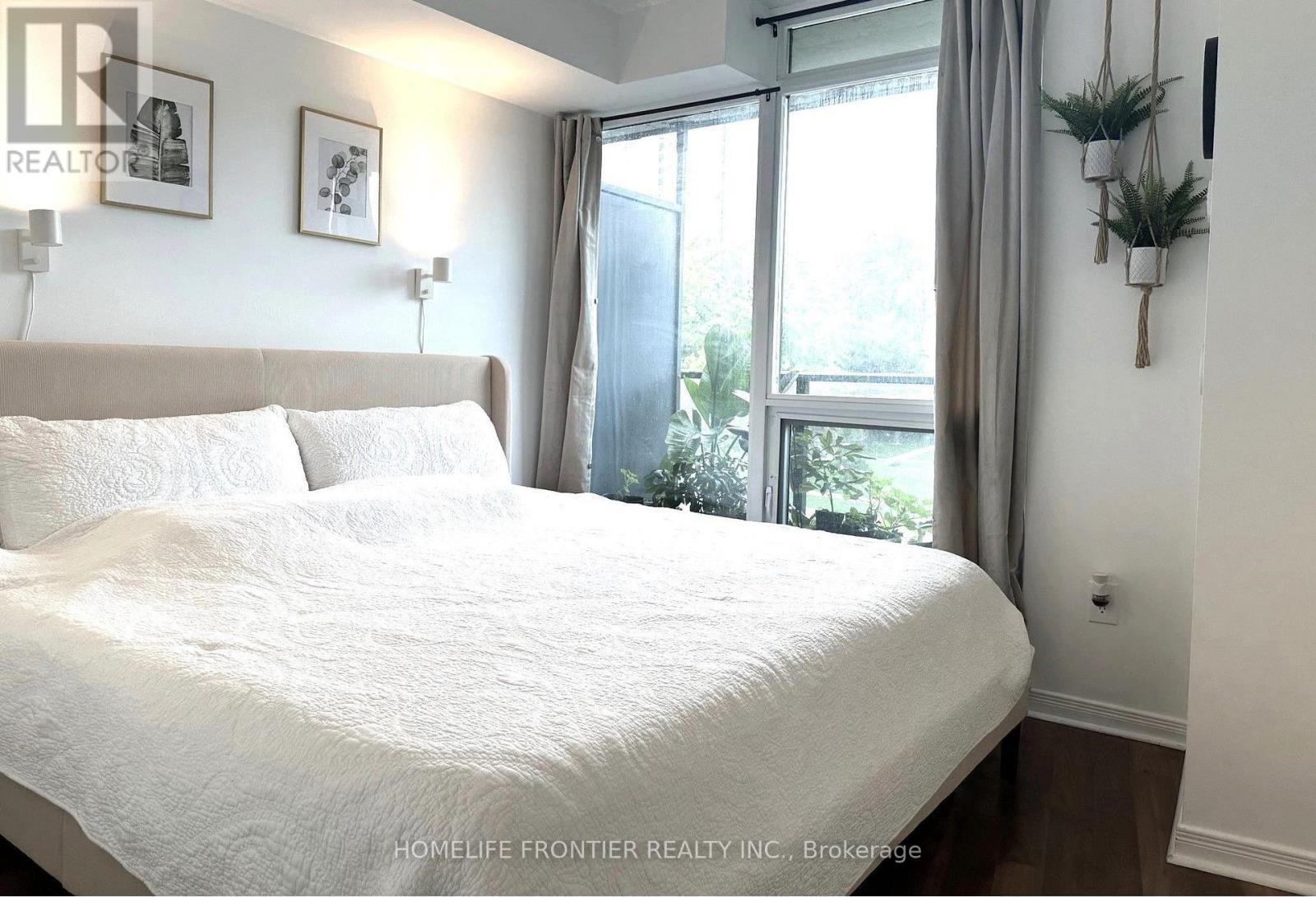 716 - 18 Valley Woods Road, Toronto, ON - Indoor Photo Showing Bedroom