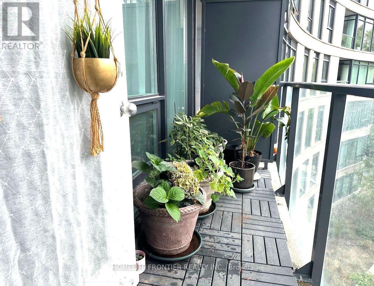 716 - 18 Valley Woods Road, Toronto, ON - Outdoor