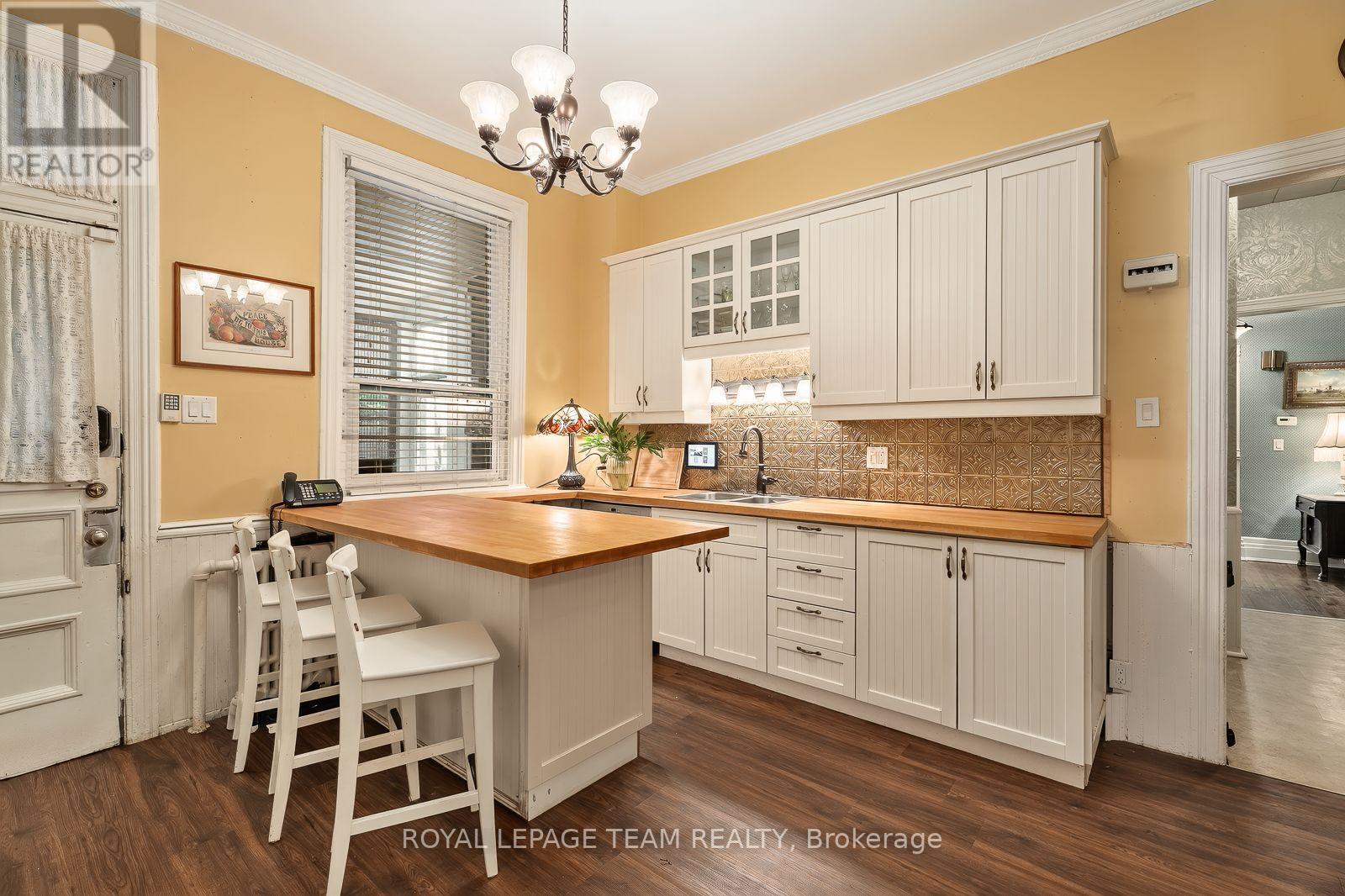 525 King Edward Avenue, Ottawa, ON - Indoor