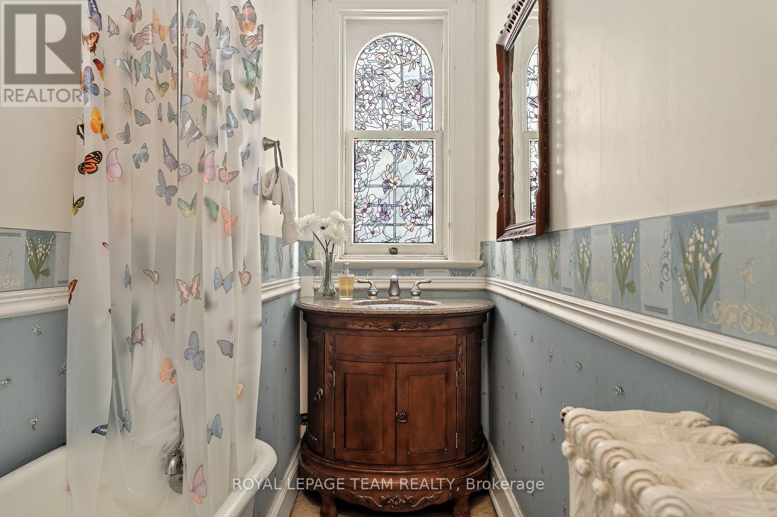525 King Edward Avenue, Ottawa, ON - Indoor Photo Showing Bathroom