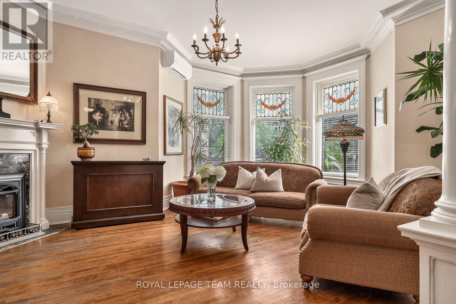 525 King Edward Avenue, Ottawa, ON - Indoor Photo Showing Living Room With Fireplace