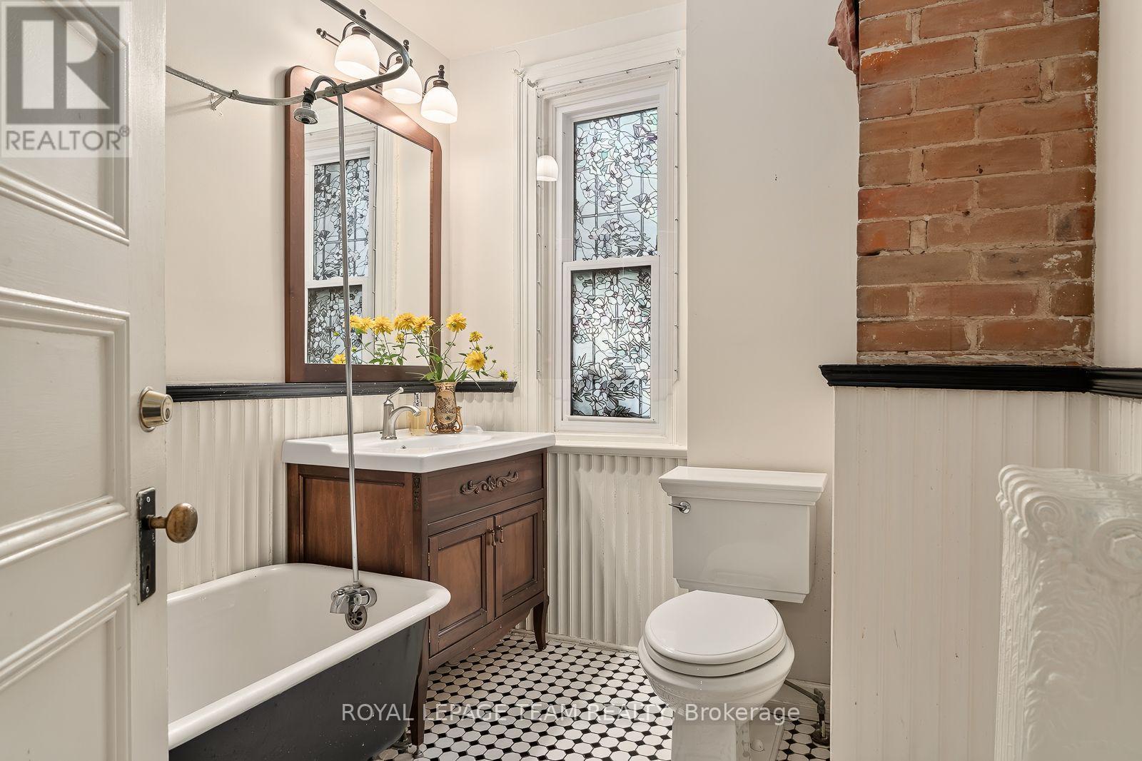 525 King Edward Avenue, Ottawa, ON - Indoor Photo Showing Bathroom