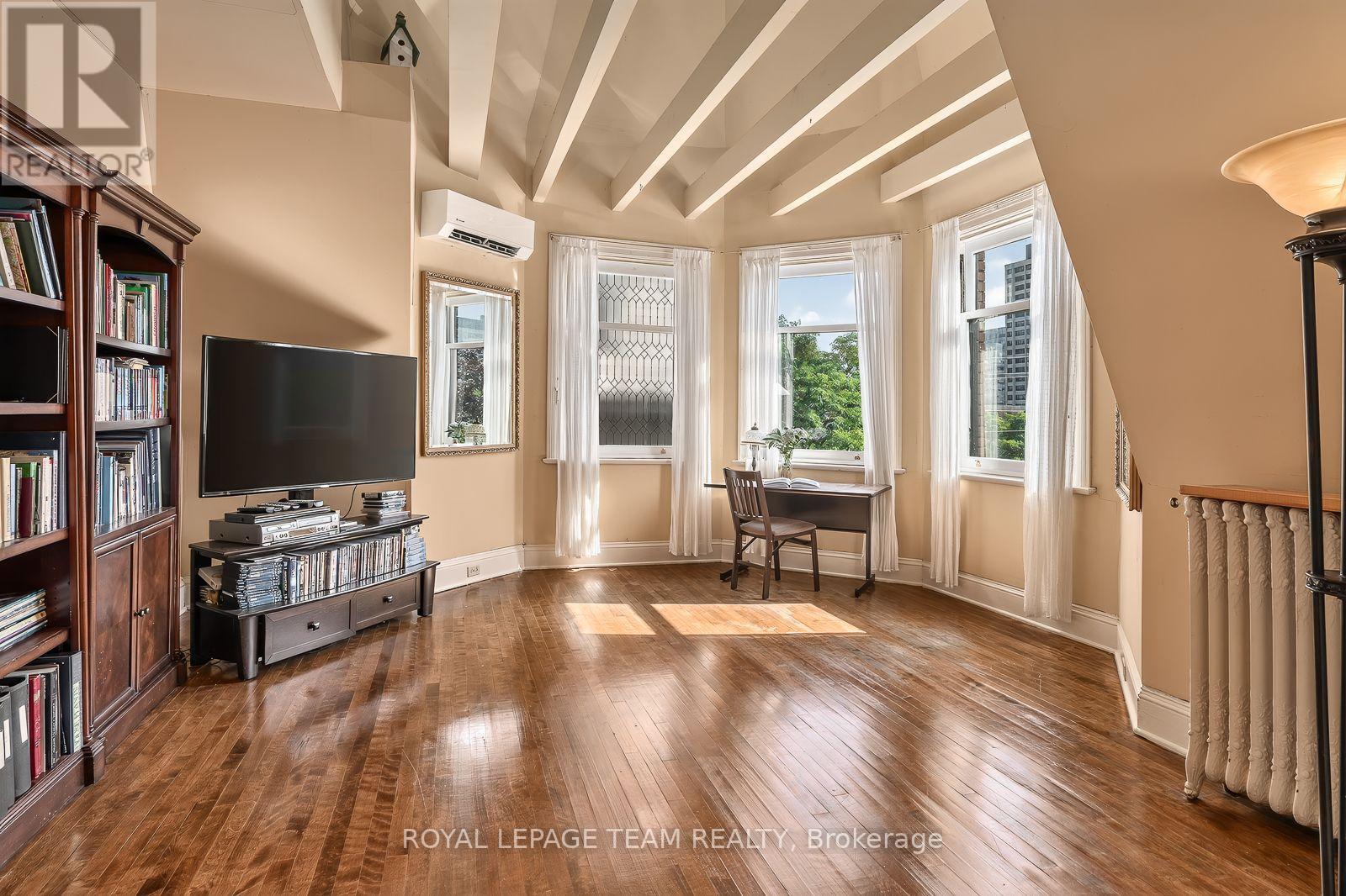 525 King Edward Avenue, Ottawa, ON - Indoor