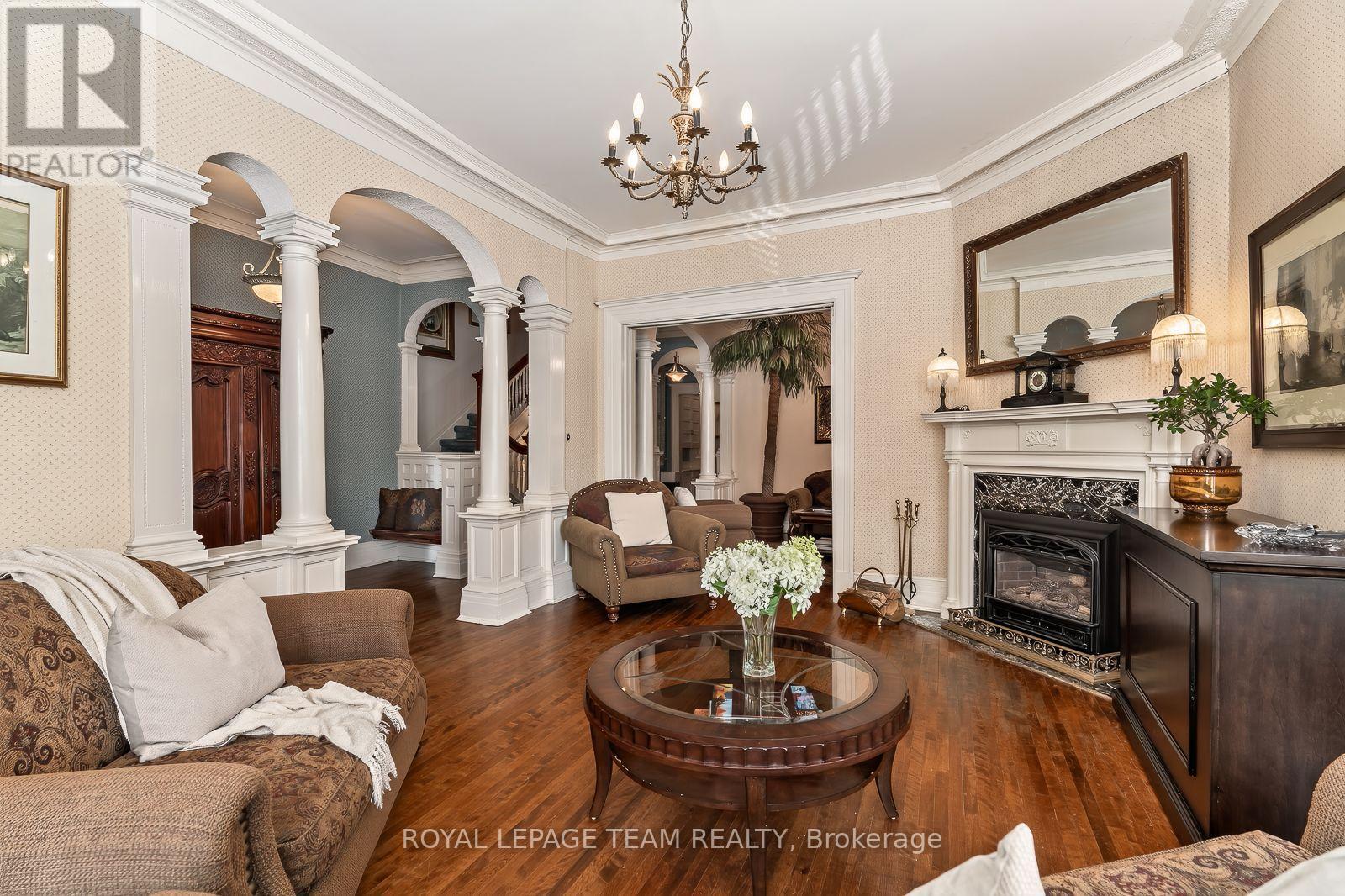 525 King Edward Avenue, Ottawa, ON - Indoor Photo Showing Living Room With Fireplace