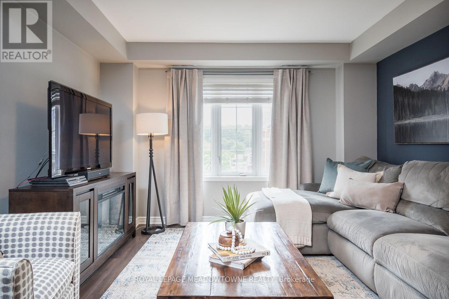 275 Eves Gate, Milton, ON - Indoor Photo Showing Living Room