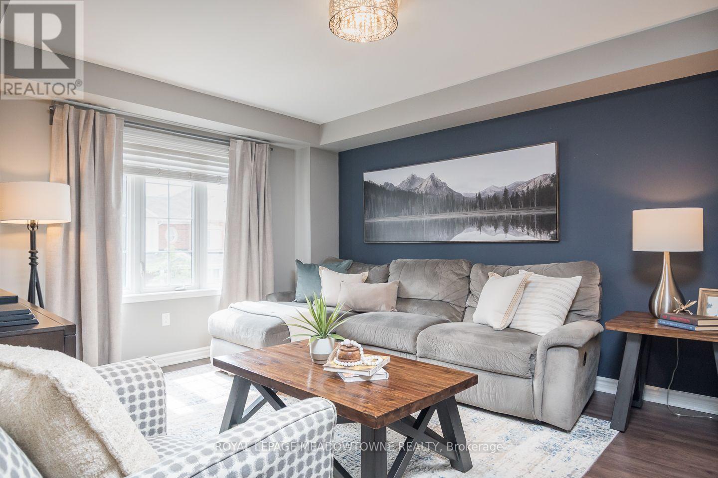 275 Eves Gate, Milton, ON - Indoor Photo Showing Living Room